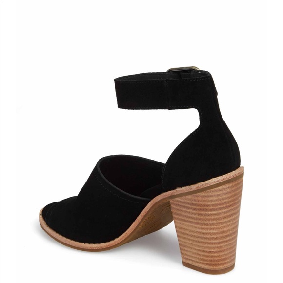 UGG Aja Strap Sandal - Picture 2 of 7